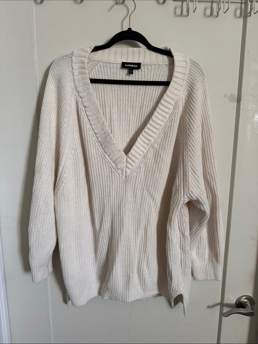 Express Women's Cream V-Neck Ribbed Knit Sweater XL